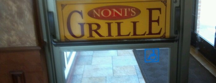 Noni's Grille is one of สถานที่ที่ Kat ถูกใจ.