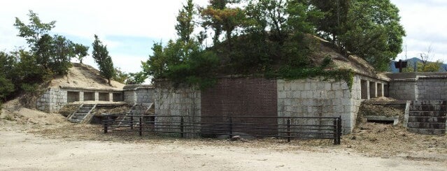 Remains of the southern battery is one of しまなみ海道 Overseas Highway “Shimanami Kaido”.