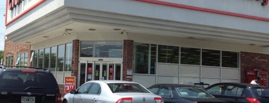 CVS pharmacy is one of Tempat yang Disukai Lynn.