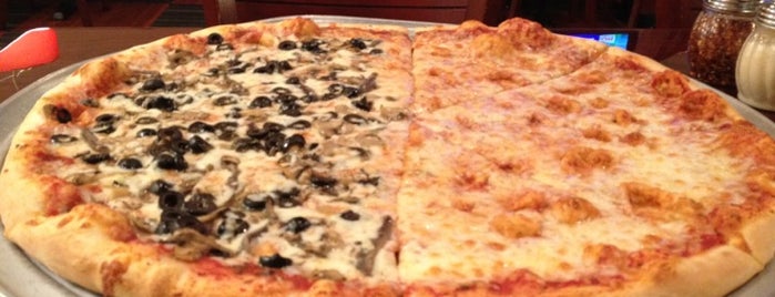 Patellini's Pizza is one of Locais curtidos por Will.