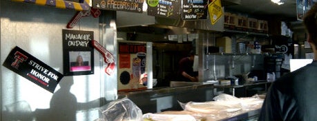 Freebirds World Burrito is one of Lugares favoritos de Kina.