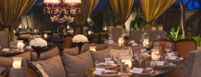 sarong restaurant • bar • lounge is one of Tempat yang Disukai Alexander.