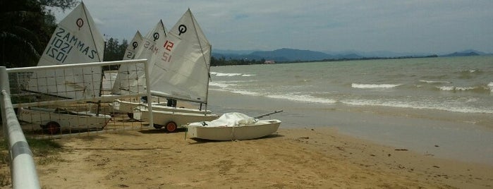 Kinabalu Yacht Club is one of Gespeicherte Orte von ꌅꁲꉣꂑꌚꁴꁲ꒒.