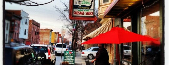 DeFazio's Woodfired Pizza is one of Lugares guardados de Christopher.