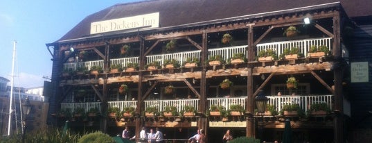 The Dickens Inn is one of Posti che sono piaciuti a Haya.