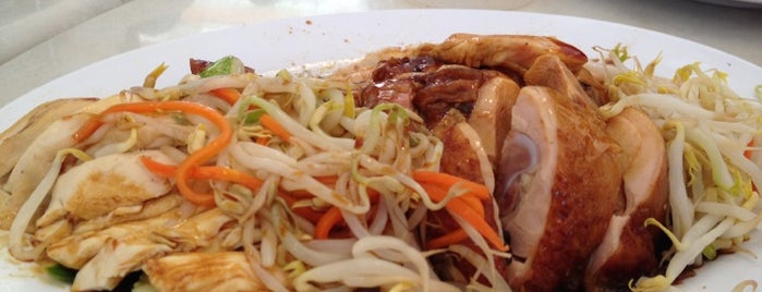 Mohanmad Lee Hainam Chicken Rice is one of kelate food.