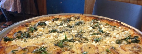 The Upper Crust Pizzeria is one of Posti che sono piaciuti a Andrew.