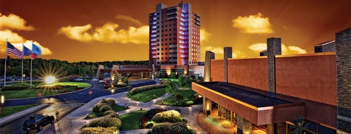 Downstream Casino Resort is one of Lugares favoritos de Michael.