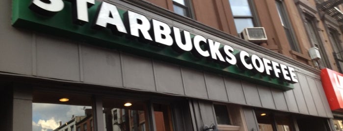 Starbucks is one of Lieux qui ont plu à Alexandra.