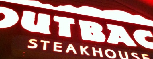 Outback Steakhouse is one of Tempat yang Disukai Drew.