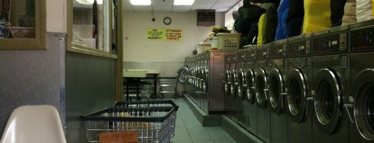 Irving Laundromat is one of Lugares favoritos de Duane.