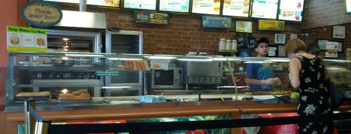 Subway is one of Lieux qui ont plu à Nelson V..