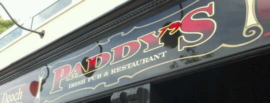 Paddy's Irish Pub is one of Tempat yang Disukai Erin.