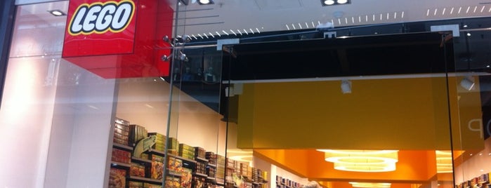 The LEGO Store is one of Lieux qui ont plu à Di.