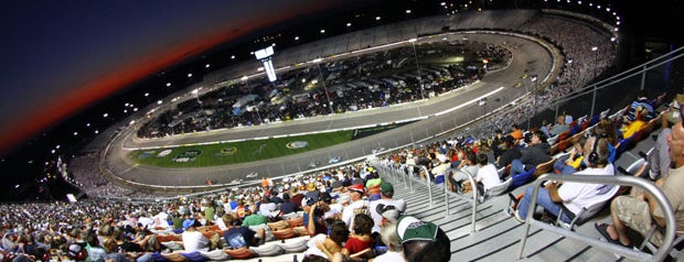 Richmond International Raceway is one of Lugares favoritos de Terri.