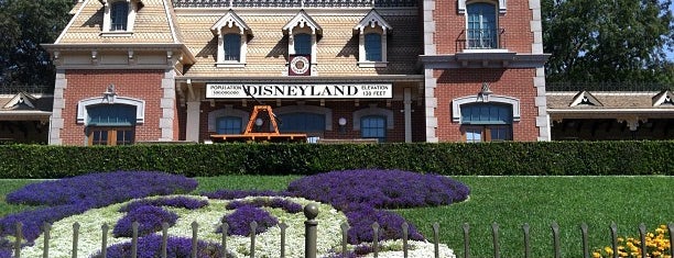 Disneyland Park is one of Places I Been.