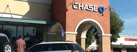 Chase Bank is one of สถานที่ที่ Valerie ถูกใจ.