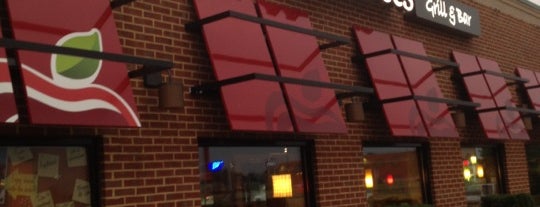 Applebee's Grill + Bar is one of สถานที่ที่ Kelly ถูกใจ.