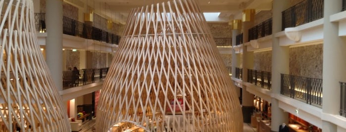 Hermès is one of Le top 7 des lunchs store.