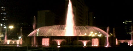 Plaza Venezuela is one of Plazas, Parques, Zoologicos Y Algo Mas.