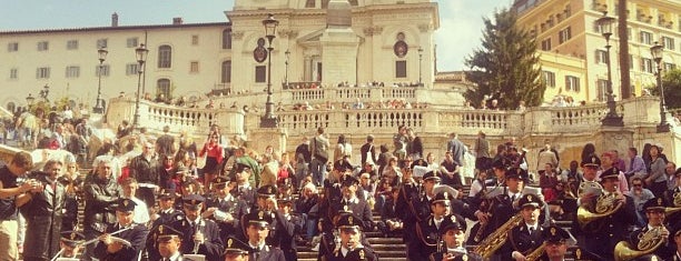Piazza di Spagna is one of Rome for friends.