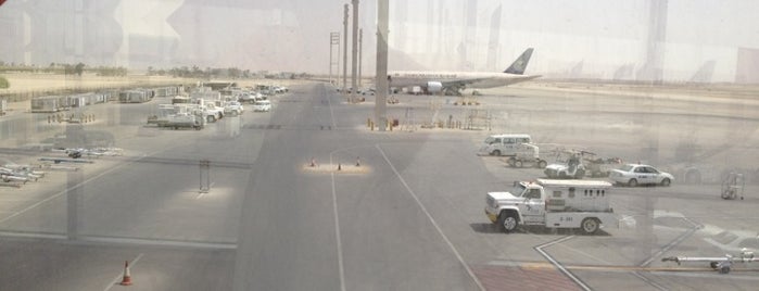 Aeroporto internazionale "Re Fahd" (DMM) is one of wonders of the world.