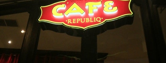 Café Republiq is one of Locais salvos de Kimmie.