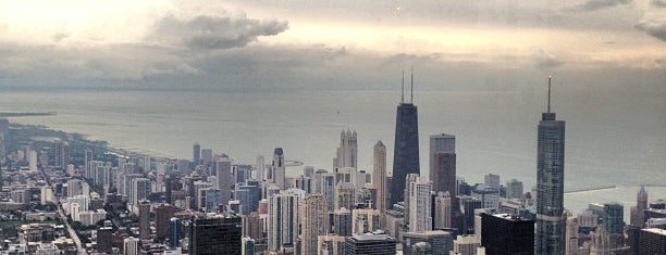 Skydeck Chicago is one of 私がシカゴに短期滞在中に立ち寄ったスポットlog.