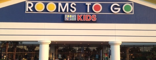 Rooms To Go Furniture Store is one of สถานที่ที่ Mary ถูกใจ.