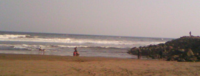 Pantai Suwuk is one of Orte, die Hendra gefallen.