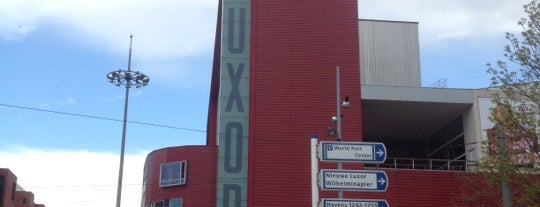 Nieuwe Luxor Theater is one of สถานที่ที่ Pim ถูกใจ.
