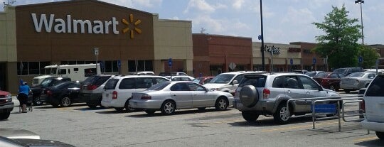 Walmart Supercenter is one of สถานที่ที่ Chester ถูกใจ.