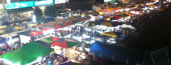 Pasar Malam Taman Connaught 康乐 is one of MARKET / FOOD TRUCK / FOOD COURT / KOPIDIAM.