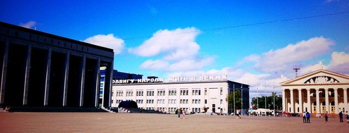 Октябрьская площадь is one of экскурсия по Минску.