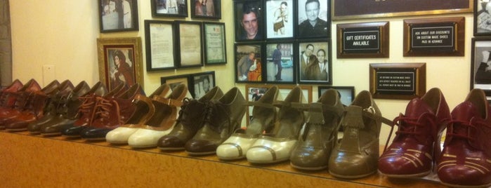 T O Dey Custom Made Shoes is one of Orte, die Robert J gefallen.
