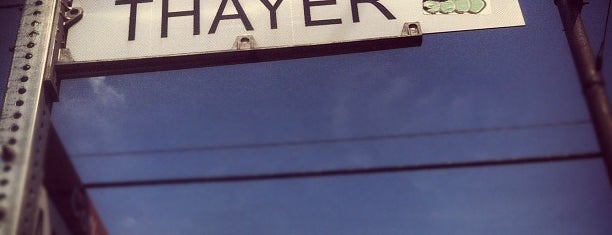 Thayer Street is one of Drewdrewさんの保存済みスポット.