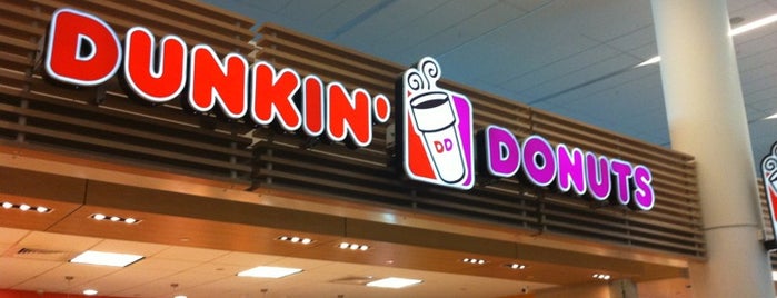 Dunkin' is one of Davidさんのお気に入りスポット.