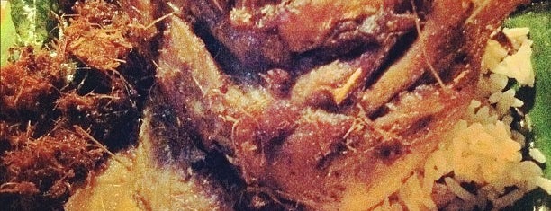 Nasi Kukus Ayam Dara is one of Tempat yang Disukai ꌅꁲꉣꂑꌚꁴꁲ꒒.