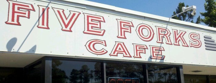 Five Forks Cafe is one of สถานที่ที่ Mark ถูกใจ.