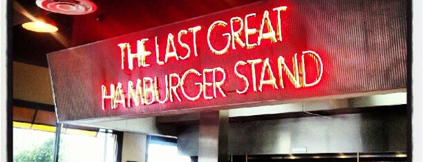 Fatburger is one of Tempat yang Disukai Evie.