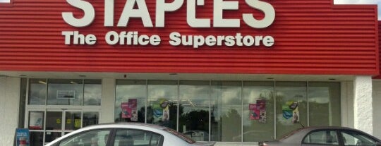 Staples is one of Lugares favoritos de Richard.