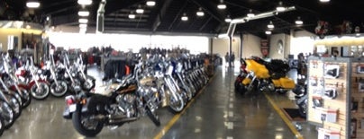 Hot Rod Harley-Davidson is one of Tempat yang Disukai Rew.