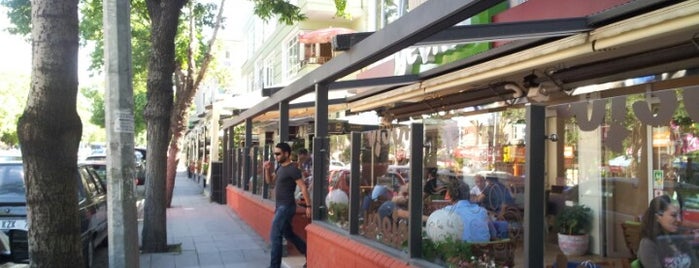 Yeşim Cafe & Patisserie is one of Locais curtidos por Tğb.