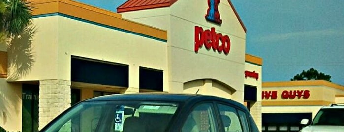 Petco is one of สถานที่ที่ Jennifer ถูกใจ.