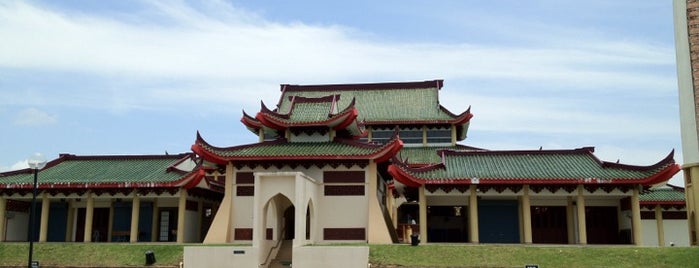 Masjid Jubli Perak Sultan Ismail Petra (Masjid Beijing) is one of Posti salvati di Animz.