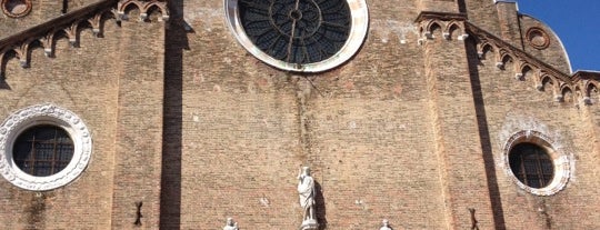 Basilica di Santa Maria Gloriosa dei Frari is one of Benátky.