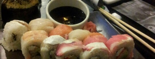 Sushi Roll is one of สถานที่ที่ Dim ถูกใจ.