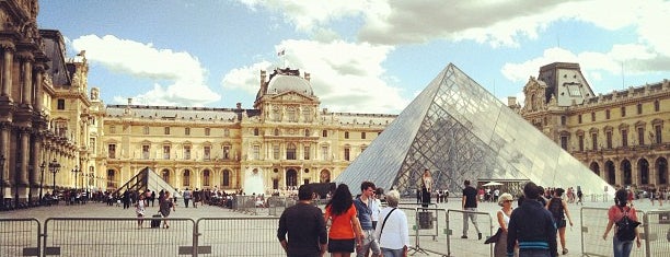 Louvre Müzesi is one of Kisses from Paris.