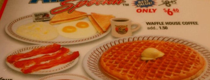 Waffle House is one of Tempat yang Disukai Sandra.