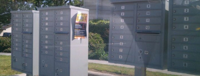 Cardiff Lane Mail Boxes is one of Tempat yang Disimpan Aamir.